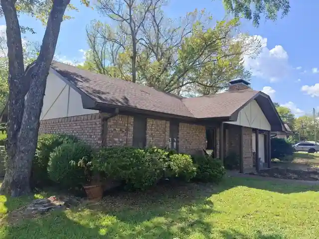 Side of the ranch finished, hedges along the wall